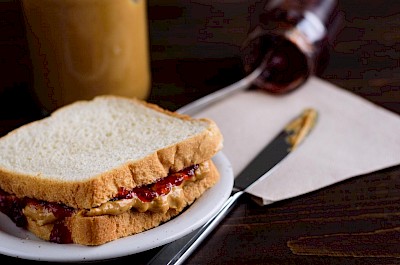 Peanut butter and jelly sandwich - calories, kcal