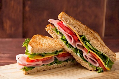 Ham and cheese sandwich - calories, kcal