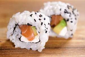 Tuna sushi roll - calories, kcal