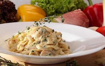Fettuccine Alfredo veal - calories, nutrition, weight