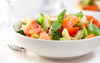 Salmon salad - calories, nutrition, weight