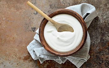 natural yogurt vs chobani yogurt