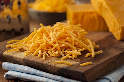 Shredded cheddar cheese - calories, kcal