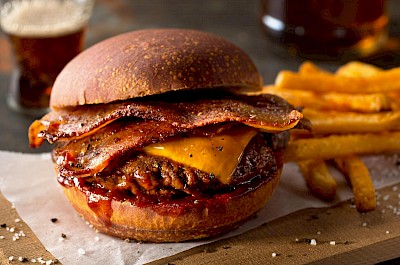 Bacon cheeseburger - calories, kcal
