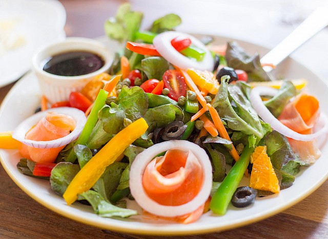 Seafood garden salad