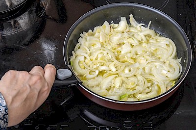 Boiled onions - calories, kcal