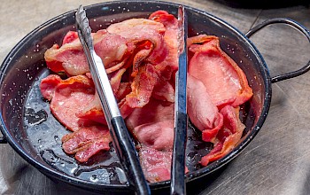 Cooked bacon - calories, nutrition, weight