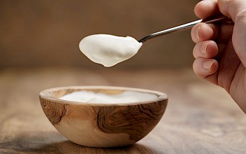 sour cream 18% vs natural yogurt