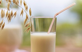 skimmed milk vs oat milk